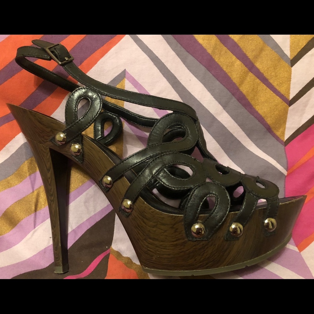 Jessica Simpson black “Genaviv” stiletto heel